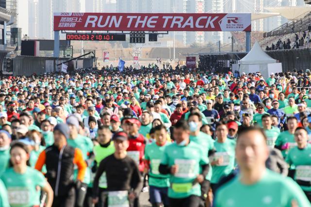 v体育-疫情+低温下 一场迎新跑的举办有多么“来之不易”
